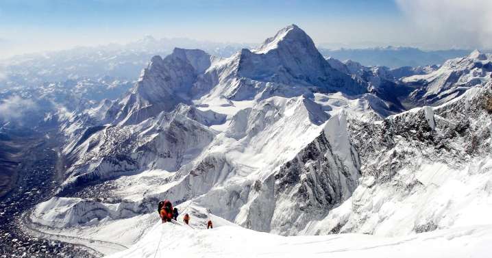 Al menos 350 senderistas evacuados tras una tormenta de nieve en lado tibetano del Everest