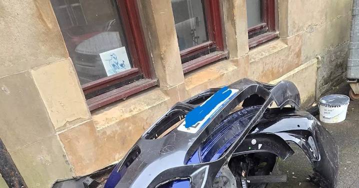 Chopped up cars flytipped on Glasgow street with number plate in full view