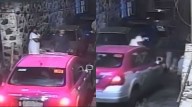 Madrugada violenta: Taxista ebrio arrolla a 2 vecinos que le...
