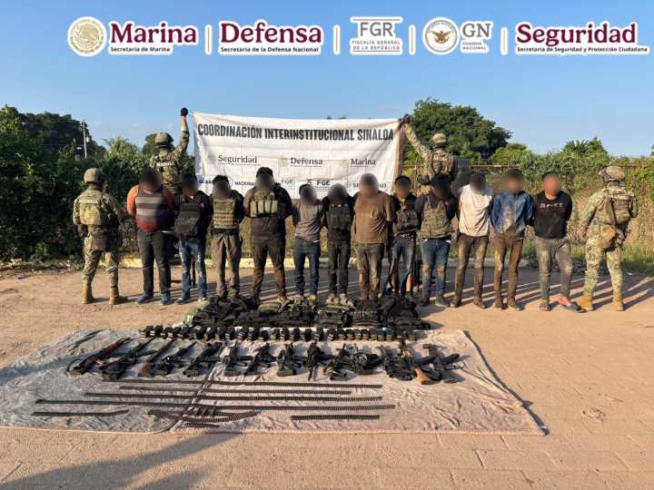 Detienen a 13 hombres armados en operativo conjunto en Sinaloa