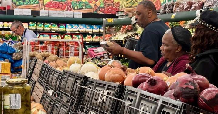 Kansas City grocery stores say that SNAP cliff is forcing them to 'cut way back'