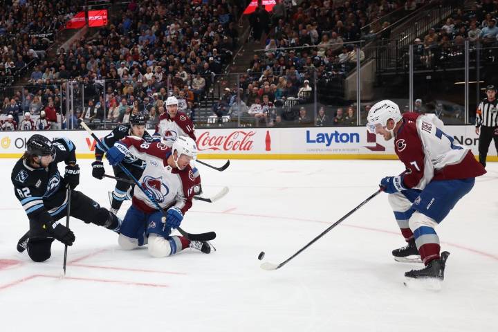 Deadspin | Dylan Guenther's OT winner lifts Mammoth past Avalanche