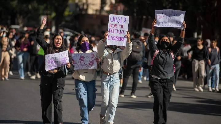 Amaina protesta en la UASLP; alumnos y autoridades denuncian “infiltrados”