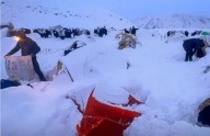 Continúa rescate de 200 senderistas atrapados cerca de cara tibetana del Everest