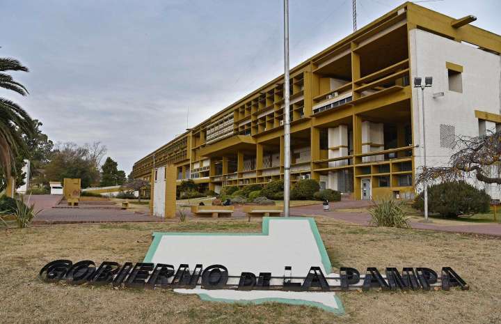 Trabajadores estatales: Incremento salarial del 2% en octubre