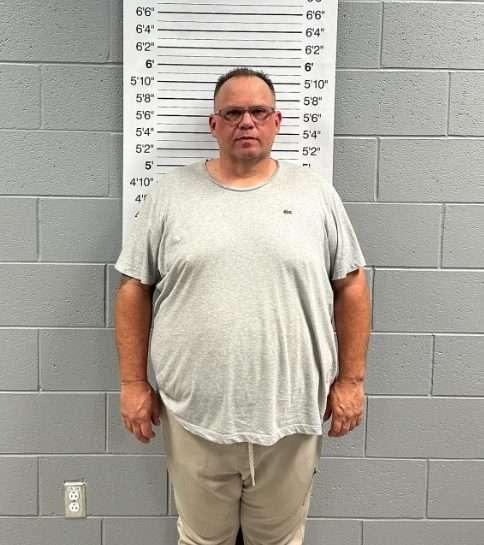 Gluckstadt man arrested after allegedly pointing gun at adult, two children in restaurant parking lot