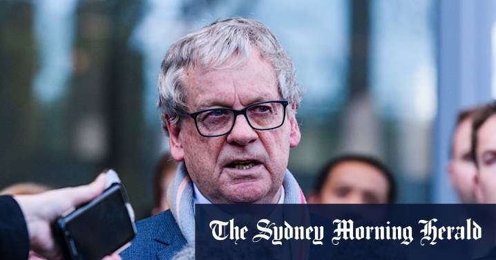 War reporter Chris Masters uninvited from military history lecture after Ben Roberts