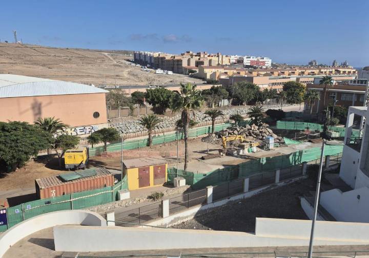 Pino Seco pide en el pleno de Mogán parar las obras del velatorio y oír a la ciudadanía
