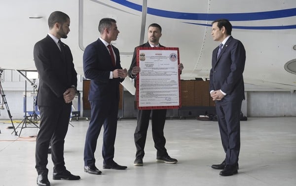 Puntos importantes sobre plan para convencer a piloto para que traicione a Maduro