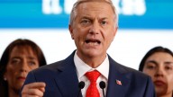Chile: Kast propone que los migrantes irregulares "paguen su pasaje de regreso"