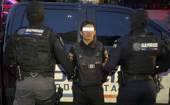 Cae policía "pirata" en Tlaquepaque: Portaba arma 9 milímetros y uniforme falso