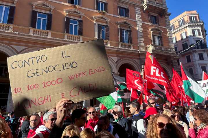Miles de personas cruzan Roma en apoyo a Gaza