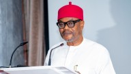 Dimite ministro de Ciencia y Tecnología en Nigeria tras difundirse la falsificación de sus títulos académicos