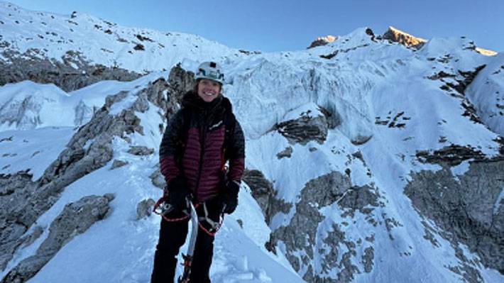Deportista chilena logra hazaña extrema en el Himalaya Sofía Cofré subió corriendo el Ama Dablam.