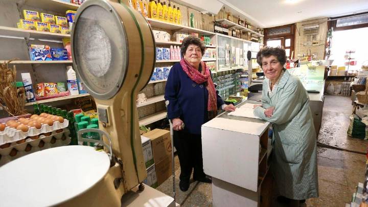 Hablan los familiares de Fina y Elvia Clemente, las históricas tenderas de Oviedo que fallecieron con solo dos días de diferencia: "Estuvieron siempre juntas y se fueron juntas"