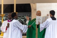 Pope decries rise of antisemitic hatred, urges ceasefire and hostage release amid Gaza talks