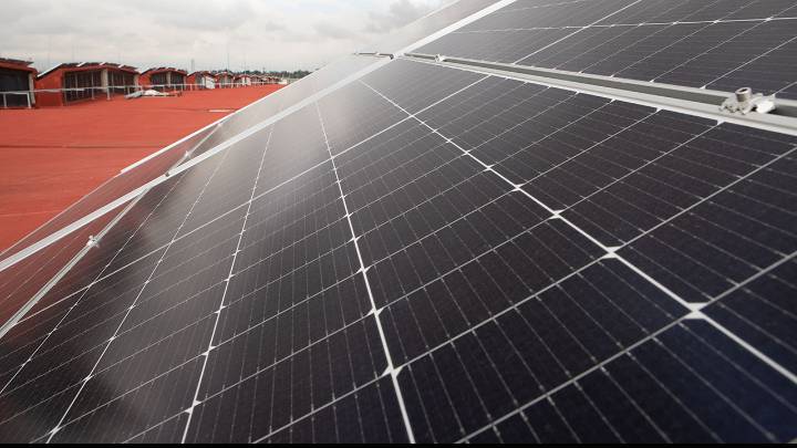 Prevén invertir 100 mdd en parques fotovoltaicos en los techos de naves industriales