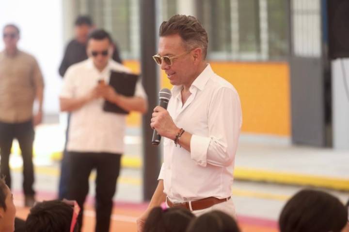 Lemus pide regular plataformas de transporte en aeropuertos