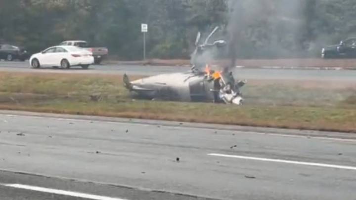 2 killed in plane crash on Massachusetts interstate