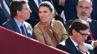 Teresa Urquijo sorprende con un look bohemio y de 'efecto buena cara' al instante en el desfile del 12 de octubre