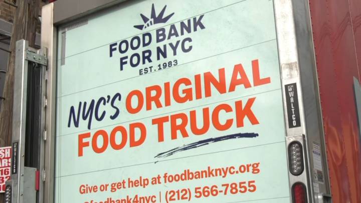 Food bank hosts pop-up for furloughed federal workers