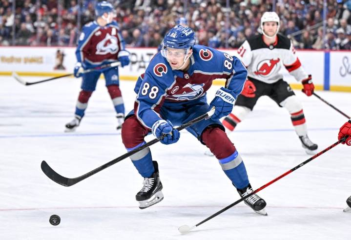 Avalanche signs Martin Necas to 8-year contract extension, source says
