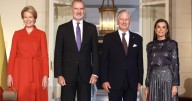 Los Reyes de los Belgas muestran a los Reyes de España los tapices de Goya que les regaló Isabel II