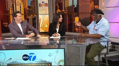 Kenzie Roman, Q101 host, co-hosts 'Windy City Weekend,' with comedian George Wallace, Chicago marathon runner as guests