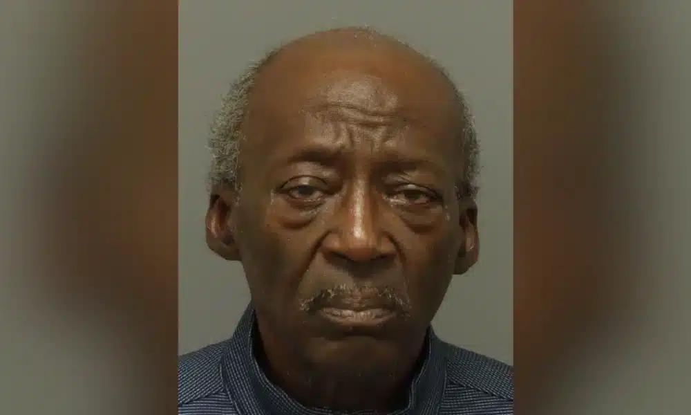 Hombre de 69 años de edad apuñaló a otro en Raleigh