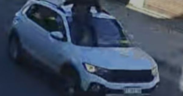 Locura al volante: se lo llevó encima del capot varias cuadras tras un choque