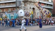 Pequeños y mayores disfrutan del pasacalles más “zaragozano” de la historia