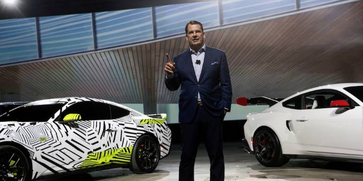 Por qué Jim Farley, CEO de Ford, conduce a diario un auto eléctrico de la competencia
