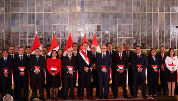 José Jerí juramenta a su primer gabinete ministerial