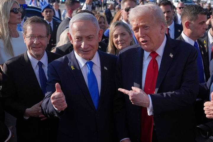 Trump urges Israel to seize chance for peace, calls for Netanyahu pardon