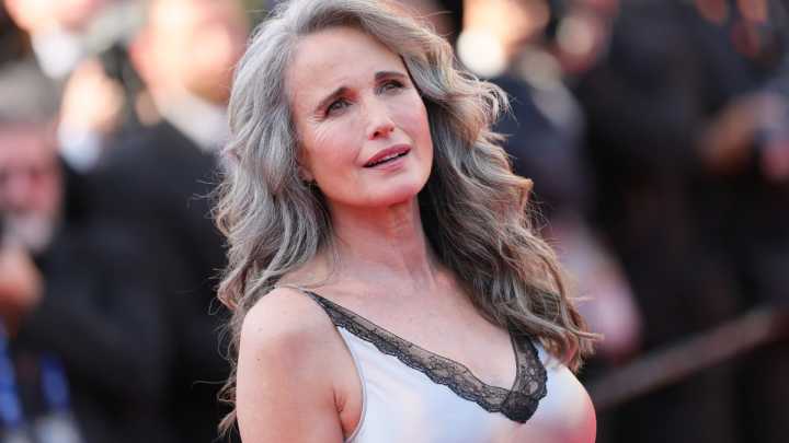 Del balayage al grey blending: 5 mechas que sí favorecen y rejuvenecen la piel a los 50