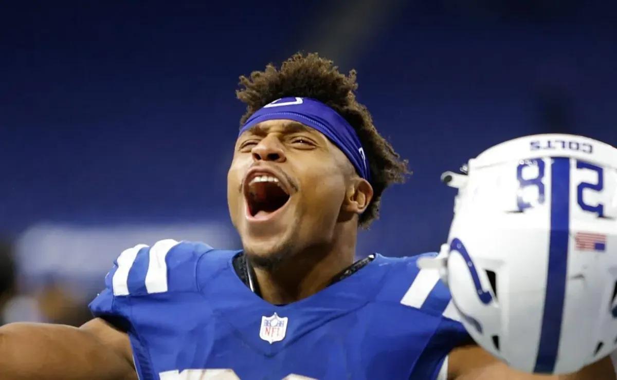 Colts star receives mid-season MVP honor