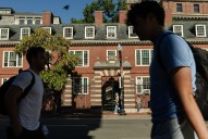 Estudiantes de la Universidad de Harvard faltan a clase y aun así obtienen buenas calificaciones, según el profesorado