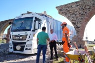 El conductor de un camión provoca el derrumbe de parte de un acueducto del siglo XVIII en Cádiz