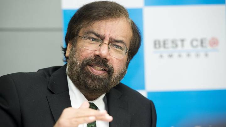 From ₹92,500 cr to ₹76,100 cr: What’s behind IPL’s 2025 valuation dip, explained by Harsh Goenka
