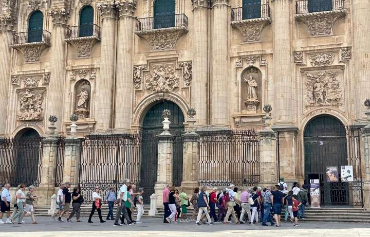 El turismo baja en número de viajeros pero crece en pernoctaciones y rentabilidad