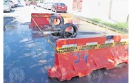 Denuncian socavón frente a primaria