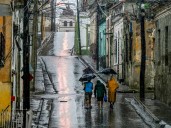 Melissa se degrada a categoría 3, pero golpea Cuba con fuertes vientos