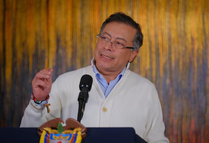 Presidente Petro advierte que nuevas medidas de la CRC podrían afectar la libertad de prensa