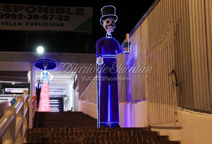Por Día de Muertos se ilumina la Nueva Placita del Mercado Lucas de Gálvez de Mérida