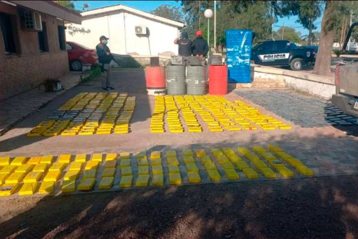 Secuestraron casi 600 kilos de cocaína ocultos en tachos en Santiago del Estero