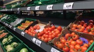 Andrés Góngora, agricultor experto en tomates: "Cada vez hay más de Marruecos, si aquí se cobra una jornada laboral a 90 euros, allí son ocho"