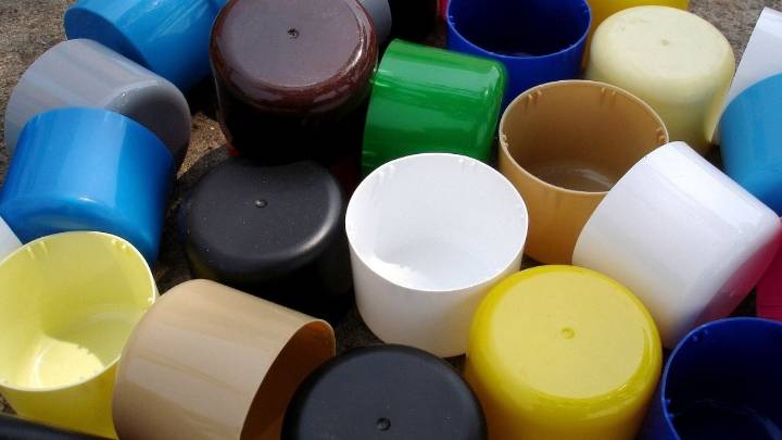 Transformá las tapitas plásticas en estas hermosas macetitas para suculentas que son ideales para souvenir o decorar
