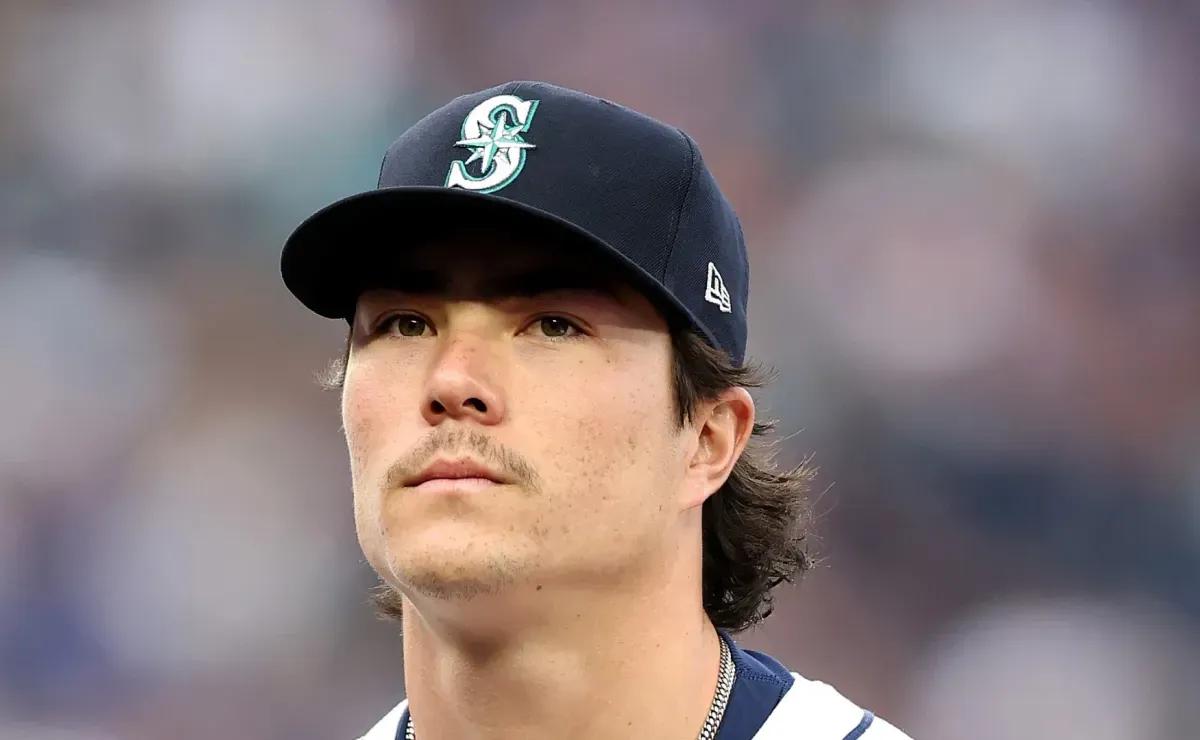 Besides Bryan Woo, how many pitchers will the Mariners use against the Blue Jays in the ALCS?