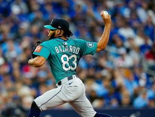 ¡Eduard Bazardo ganó! Lanzó dos innings de un hit
