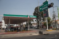 Solicita revisar construcción de gasolinería a espaldas de kínder